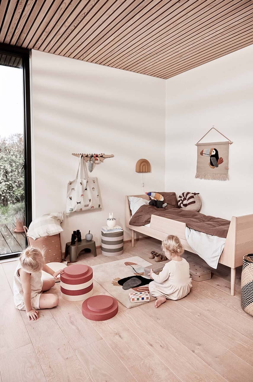 Σκαμπό OYOY Rabbit Step Stool φωτογραφία