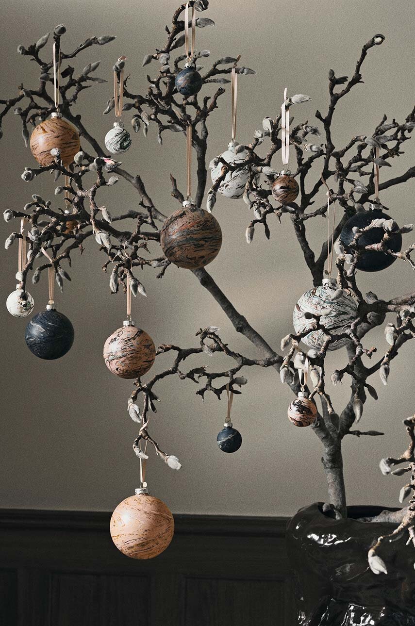 Sada vianočných ozdôb ferm LIVING Marble Baubles S 8-pak