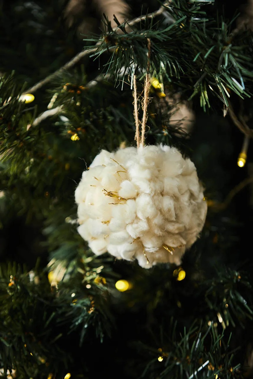 Χριστουγεννιάτικο δέντρο μπιχλιμπίδι Calma House Flock Flakes χρώμα: μπεζ φωτογραφία