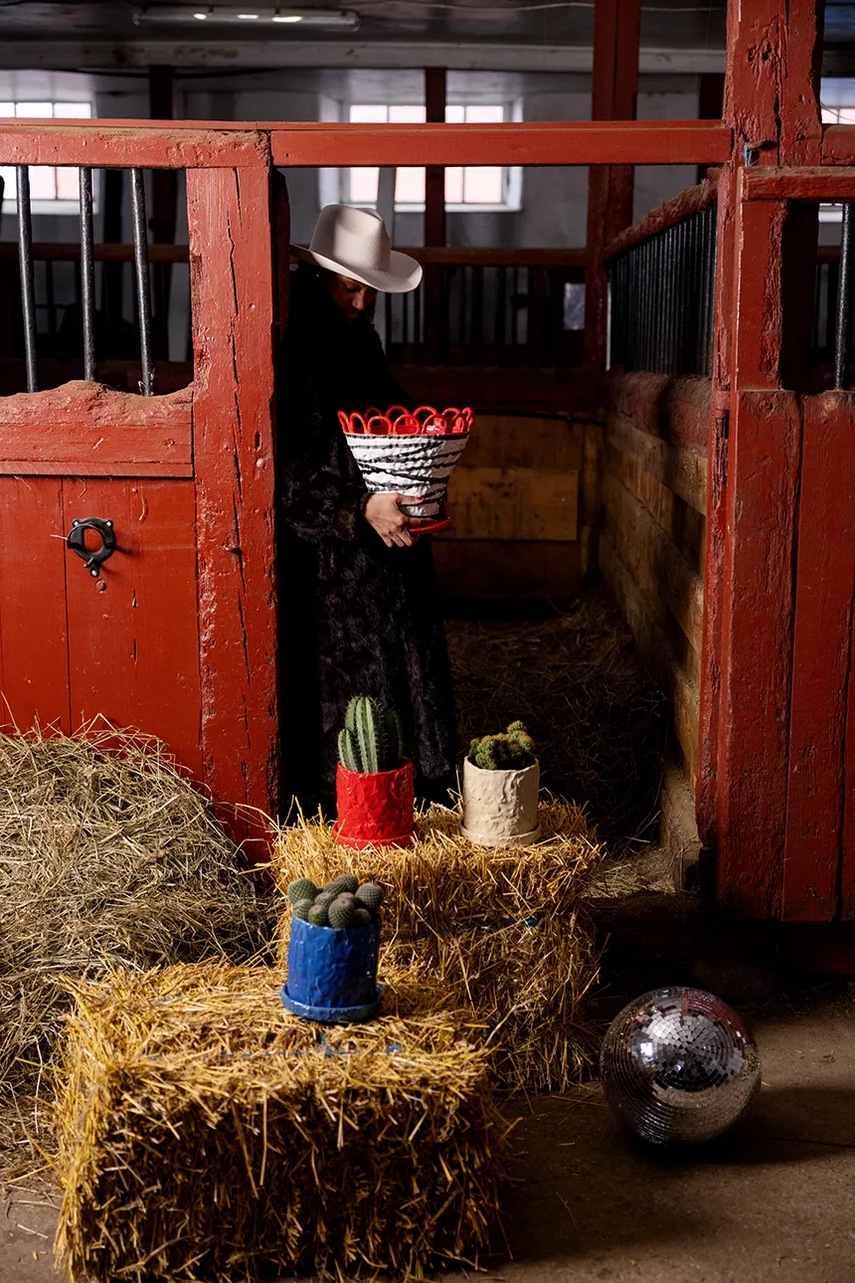 Γλάστρα με βάση Byon Muddy 18 cm S, x Emma Widell χρώμα: μπεζ φωτογραφία