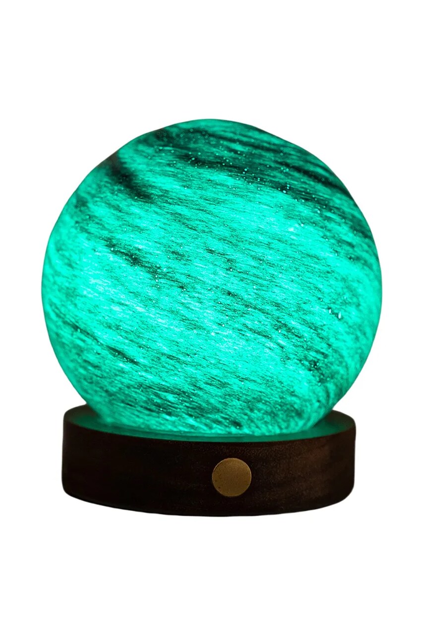 Levně Dekorace Gingko Design AstraGlass Light S zelená barva