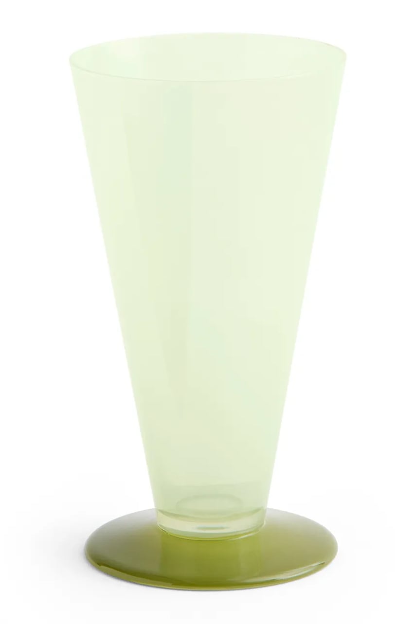 E-shop HAY váza dekorativní z barevného skla 18 x 9,6 x 9,6 cm