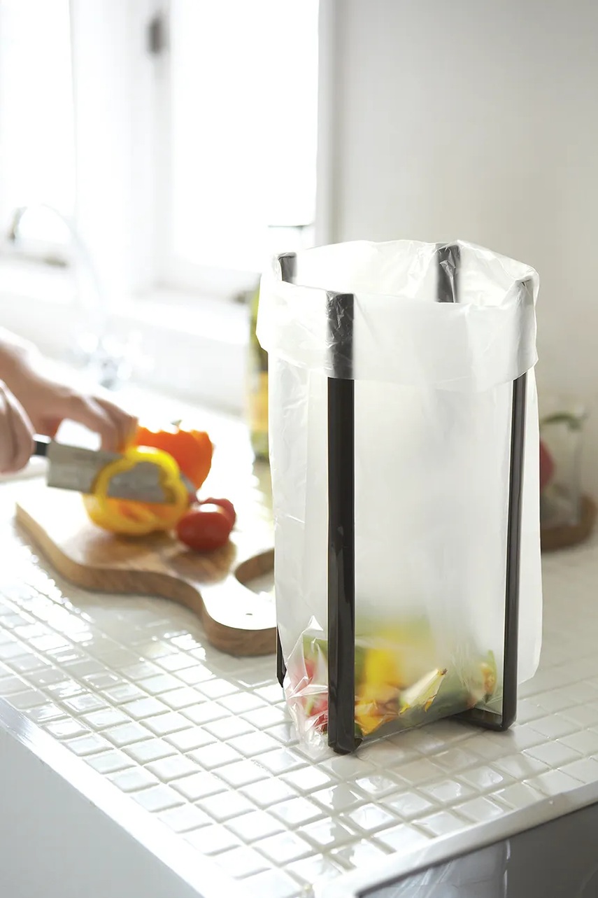 Multifunkční kuchyňský stojan Yamazaki Tower (obrázek 4)