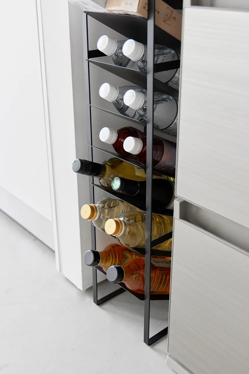 Ράφι για μπουκάλια με καπάκι Yamazaki Tower 88,5 cm χρώμα: μαύρο φωτογραφία