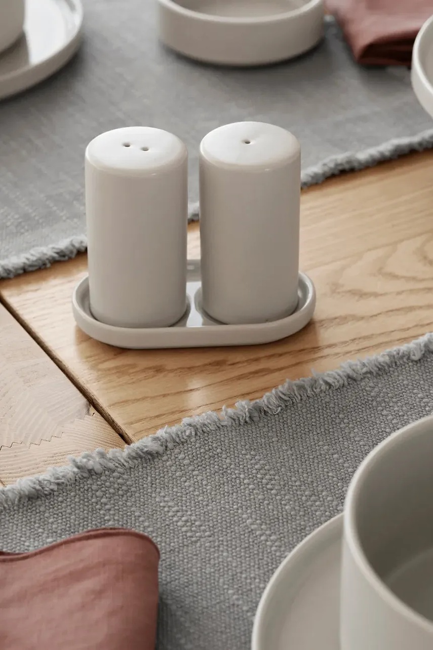 Αλατατιέρα και πιπεριέρα με πιατάκι Blomus Pilar 9 cm φωτογραφία