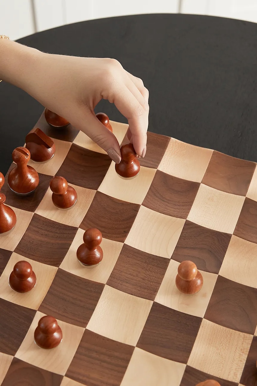 Šachy Umbra Wobble Chess Set