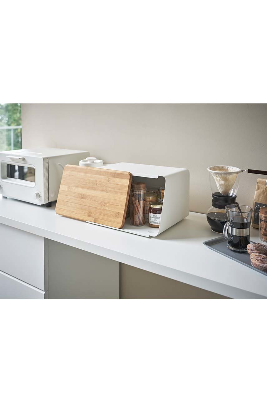 Ένα σάκο με ένα ξύλο κοπής Yamazaki Tower φωτογραφία