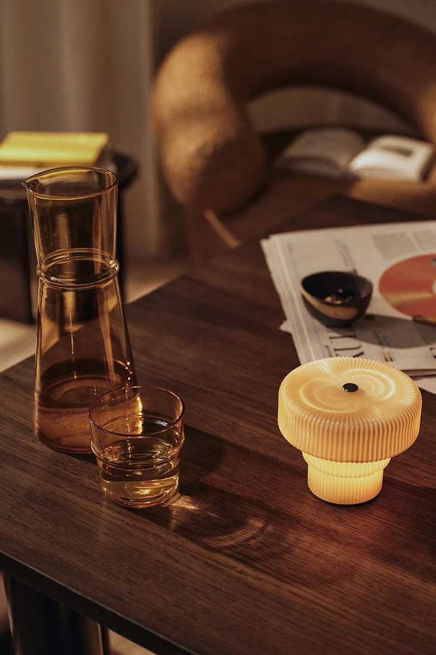 Ferm Living καράφα από χρωματισμένο γυαλί 25 x 11 cm φωτογραφία