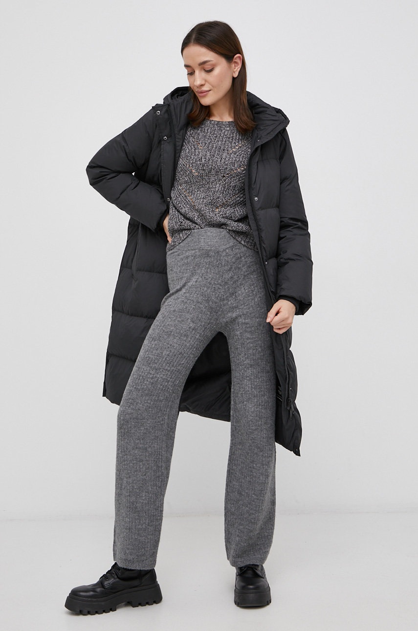 

Пуховая куртка Vero Moda женская цвет чёрный зимняя