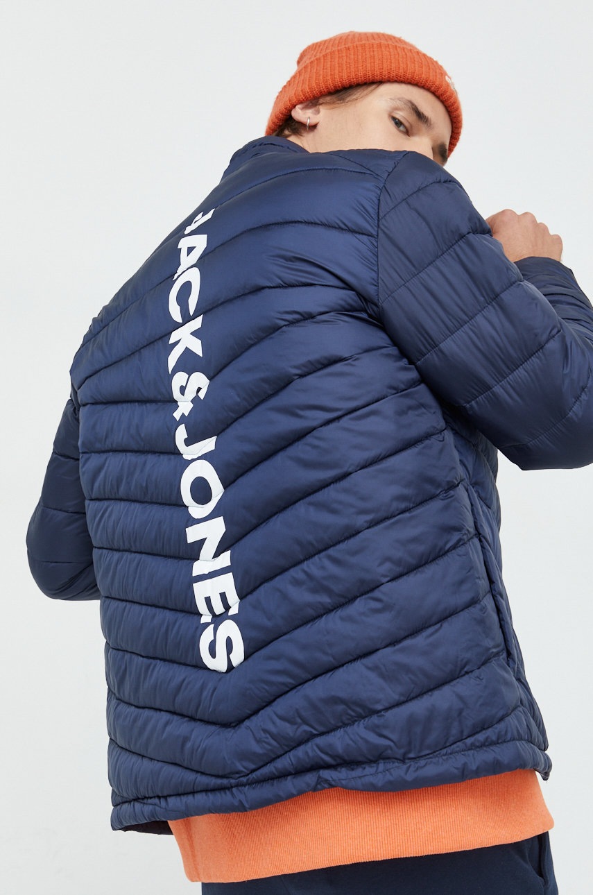 

Яке Jack & Jones в тъмносиньо с преходна изолация, Тъмносин