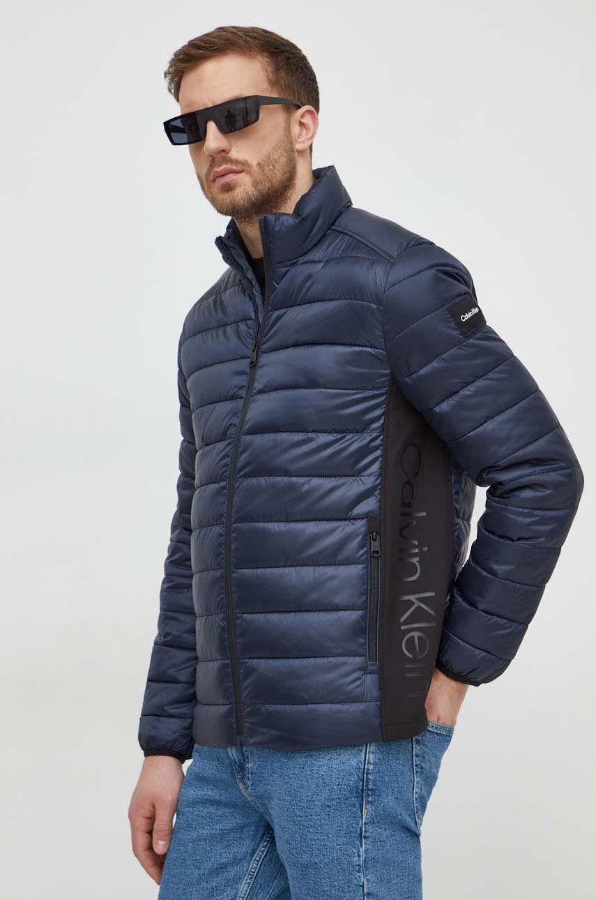 

Яке Calvin Klein в тъмносиньо преходен модел K10K108291, Тъмносин