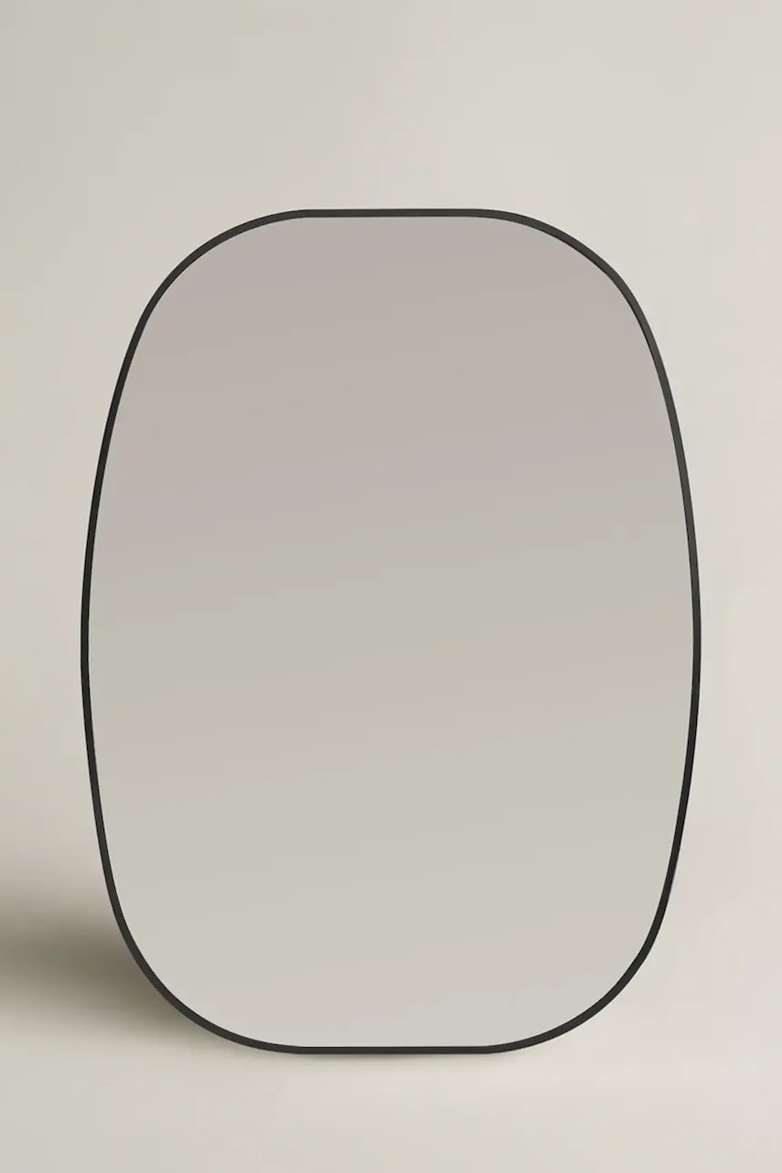 Levně Nástěnné zrcadlo home & lifestyle 50 x 70 cm černá barva