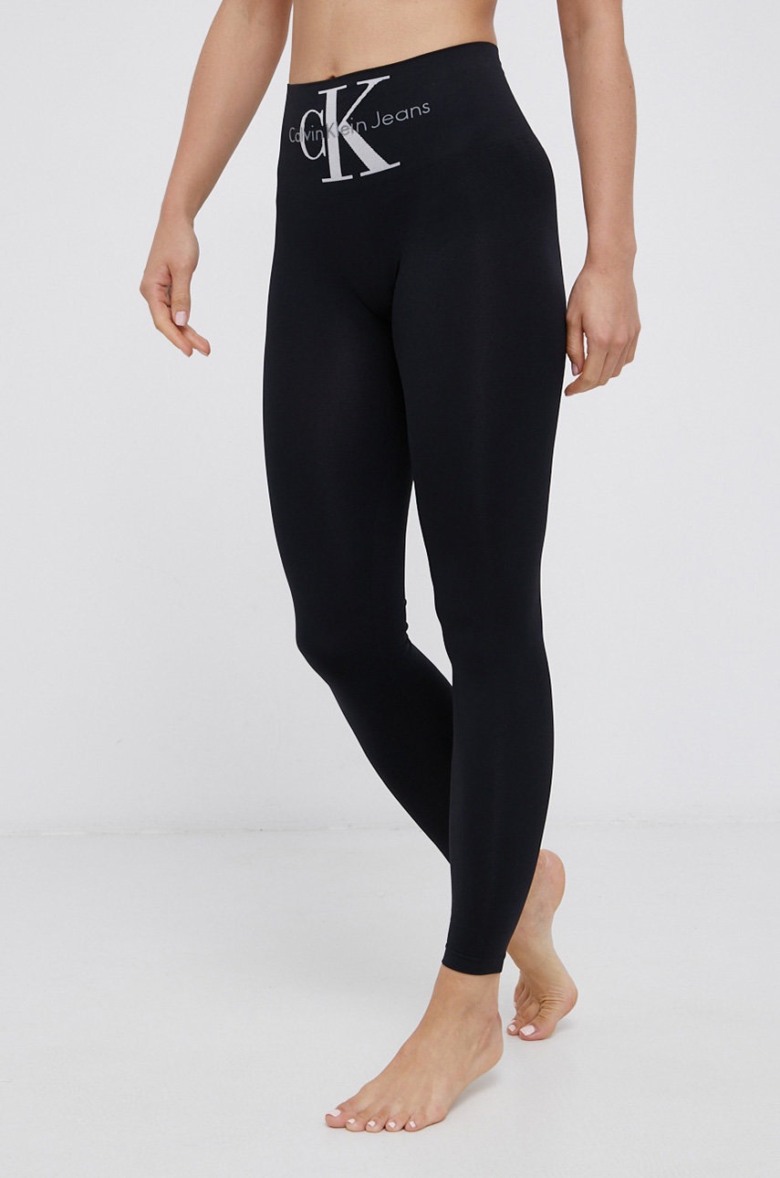 

Панталон Calvin Klein Jeans дамски в черно с апликация, Черен