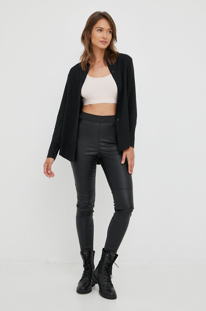 

Клин Vero Moda в черно с изчистен дизайн, Черен