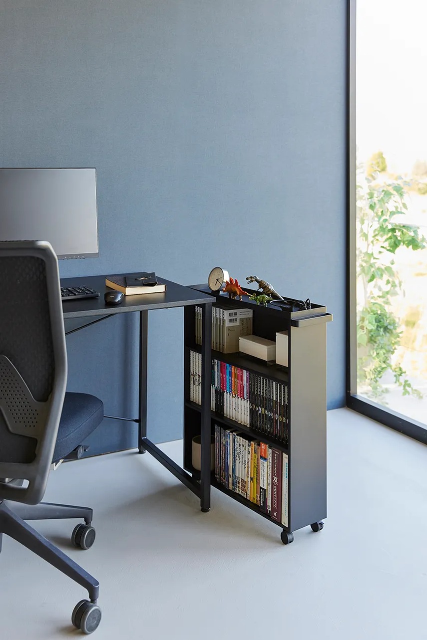 Βιβλιοθήκη με ρόδες Yamazaki Tower χρώμα: μαύρο φωτογραφία