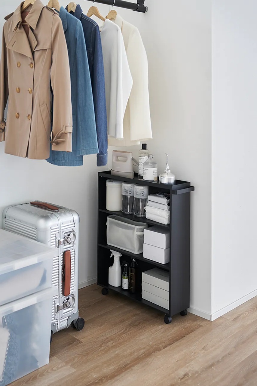 Βιβλιοθήκη με ρόδες Yamazaki Tower χρώμα: μαύρο φωτογραφία