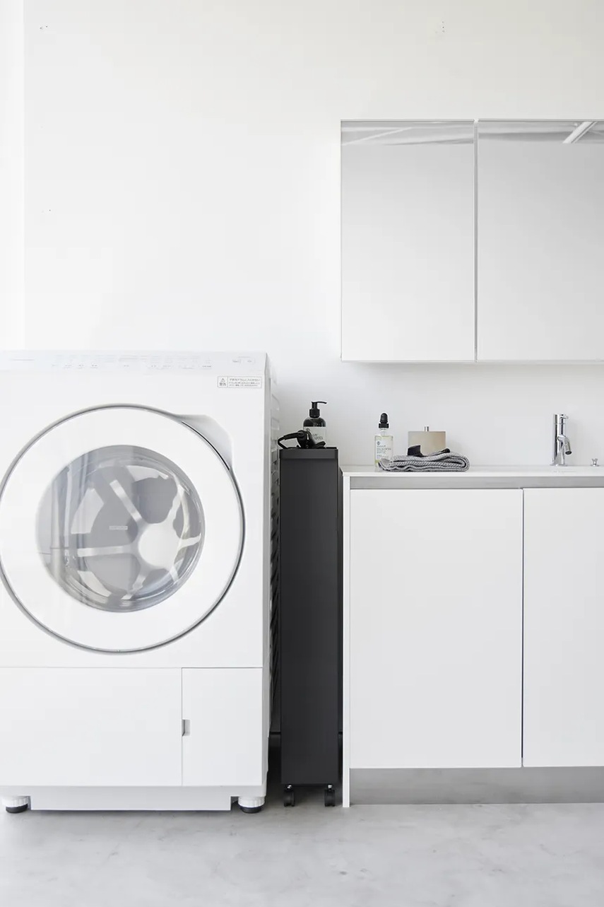 Βιβλιοθήκη με ρόδες Yamazaki Tower Slim 13 x 48 x 80.5 cm φωτογραφία