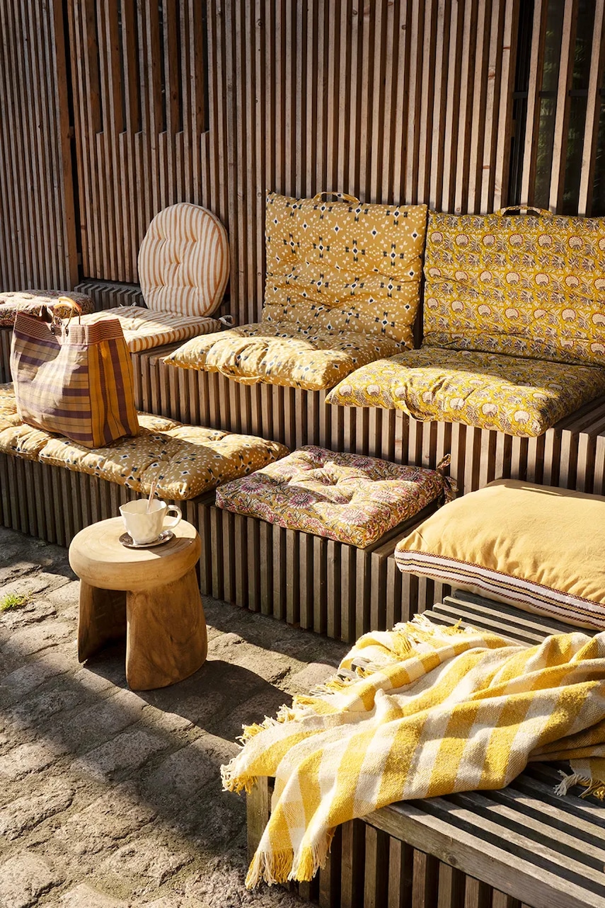 Madam Stoltz stůl dřevěný 30 x 31 cm