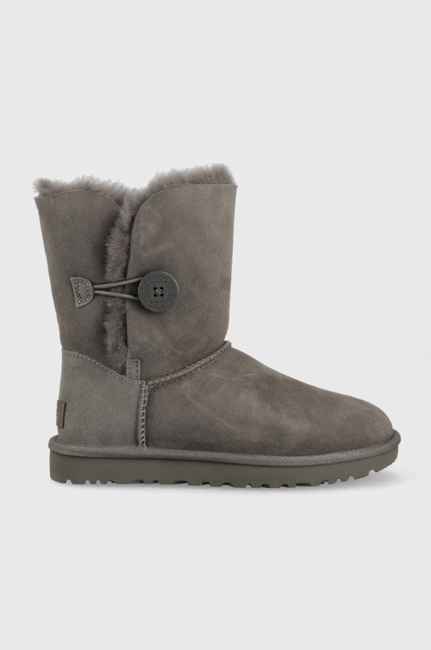 Levně Semišové sněhule UGG Bailey Button šedá barva, 1016226.GREY.D