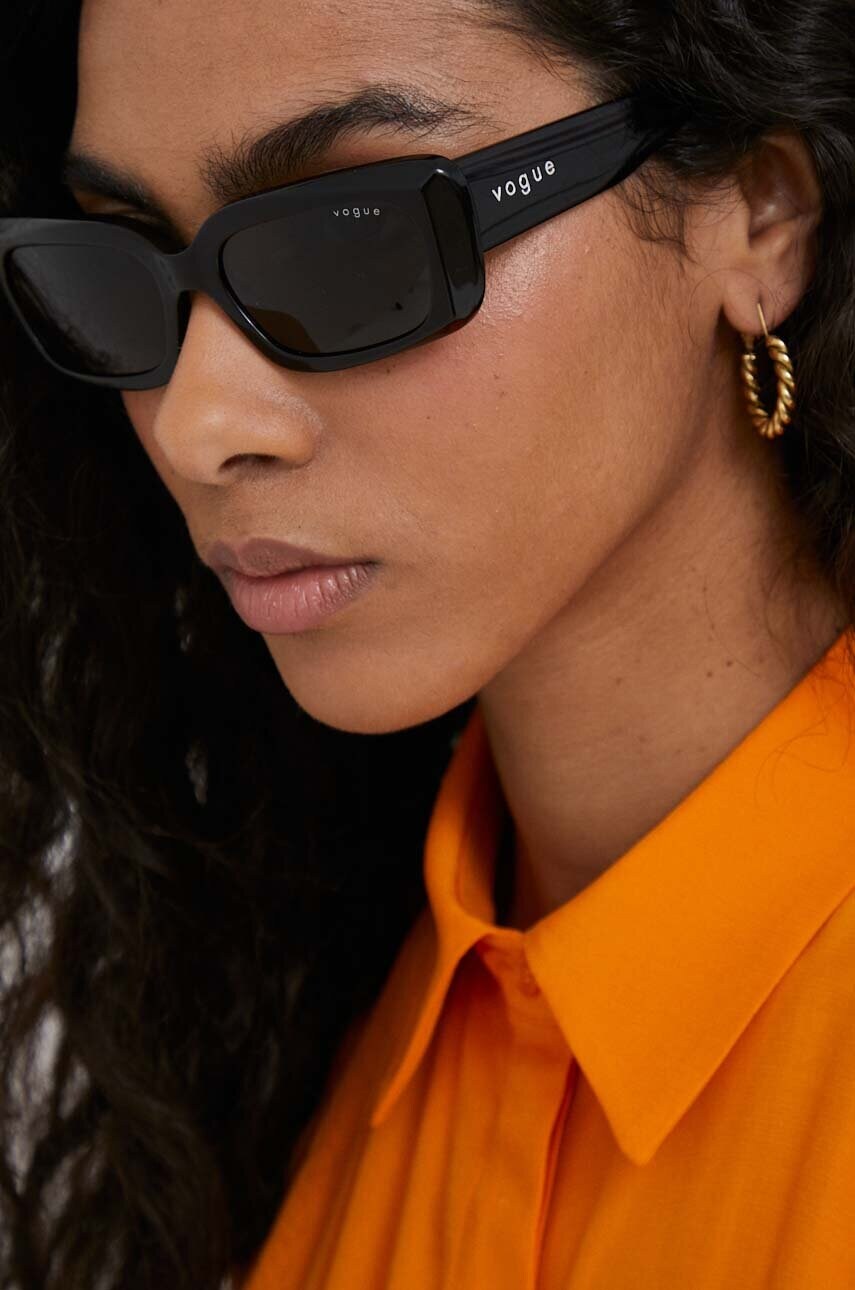 

Солнцезащитные очки Vogue Eyewear женские цвет чёрный