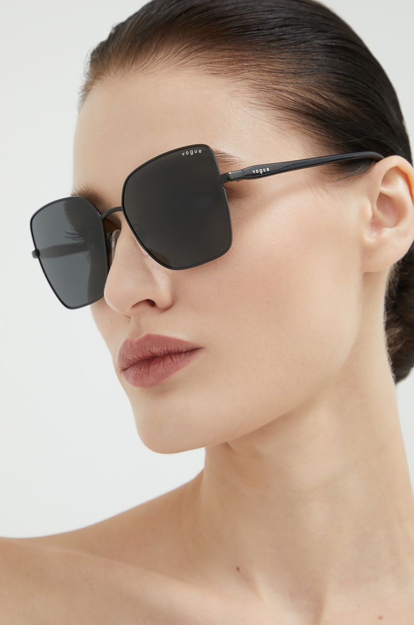 VOGUE ochelari de soare femei, culoarea gri Accesorii imagine noua