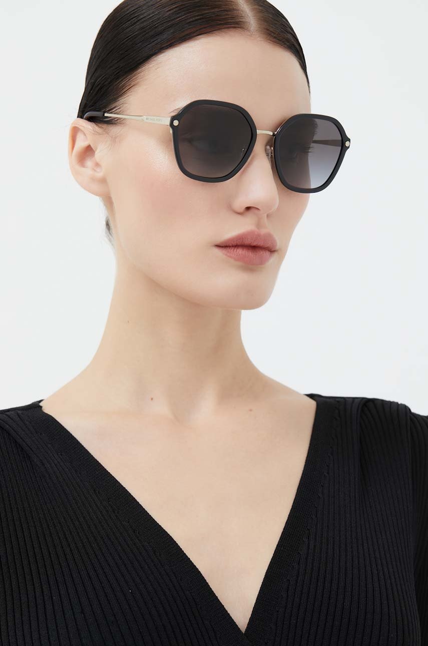 

Слънчеви очила Michael Kors в черно, Черен