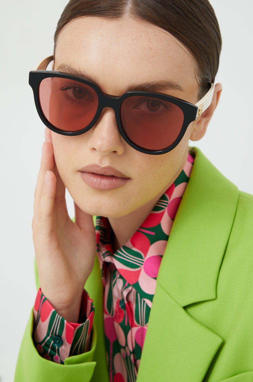 

Слънчеви очила Gucci в черно, Черен