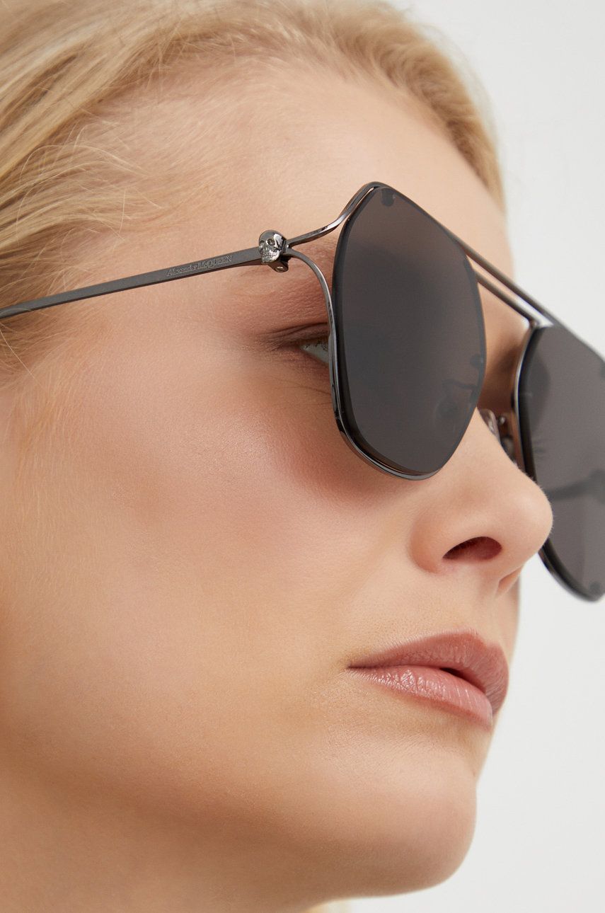 Alexander McQueen ochelari de soare femei, culoarea gri 2023 ❤️ Pret Super answear imagine noua 2022