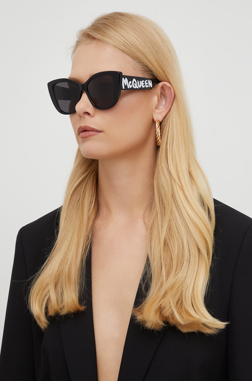 

Слънчеви очила Alexander McQueen в черно, Черен