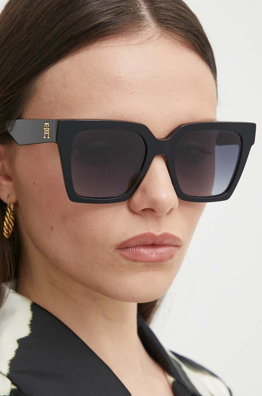 

Слънчеви очила Tommy Hilfiger в черно TH 2100/S, Черен