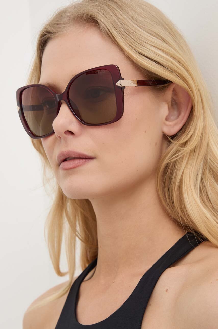 

Слънчеви очила Guess в червено GU7820_5669F, Червен