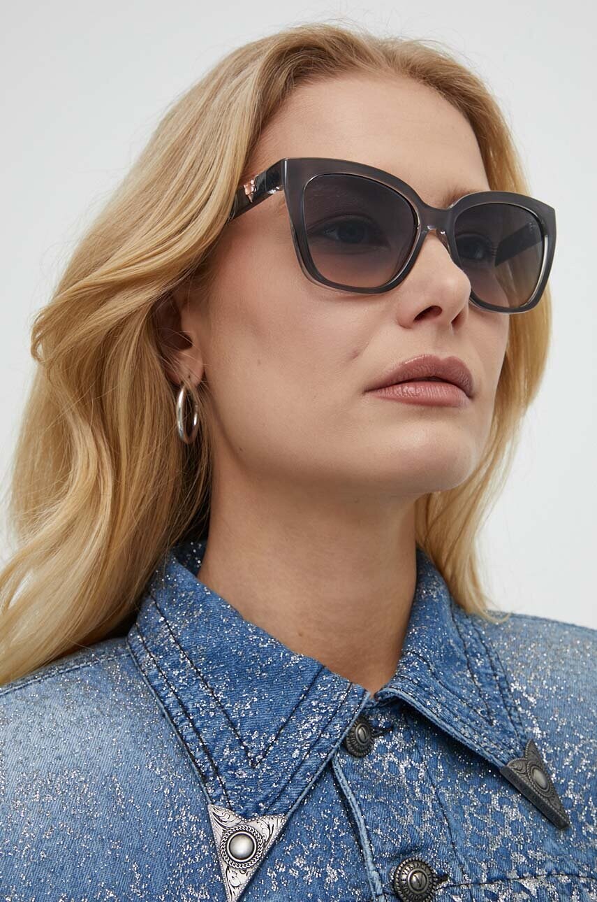 

Слънчеви очила Guess в сиво GU7878_5320W, Сив
