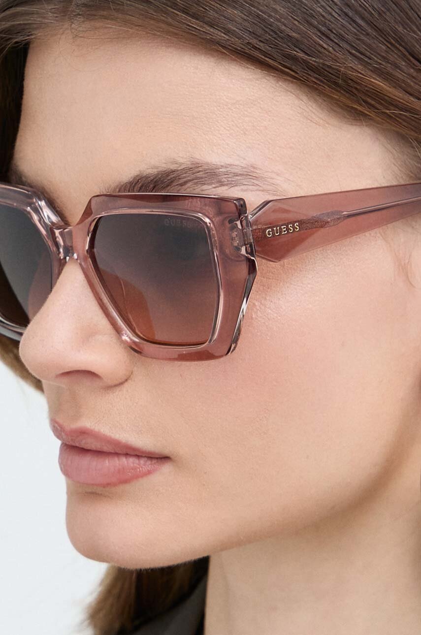 

Слънчеви очила Guess в бежово GU7896_5347F, Бежов