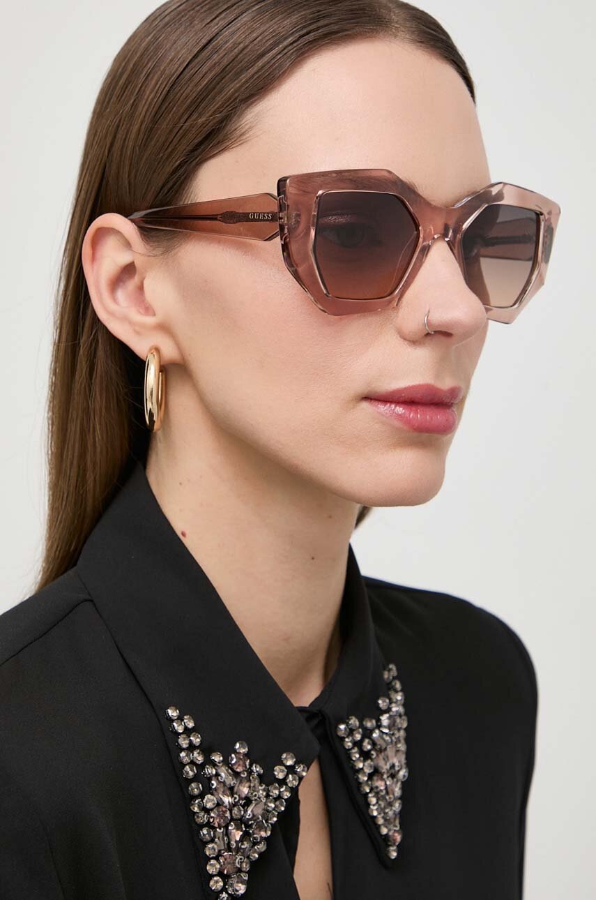 

Слънчеви очила Guess в бежово GU7897_5047F, Бежов