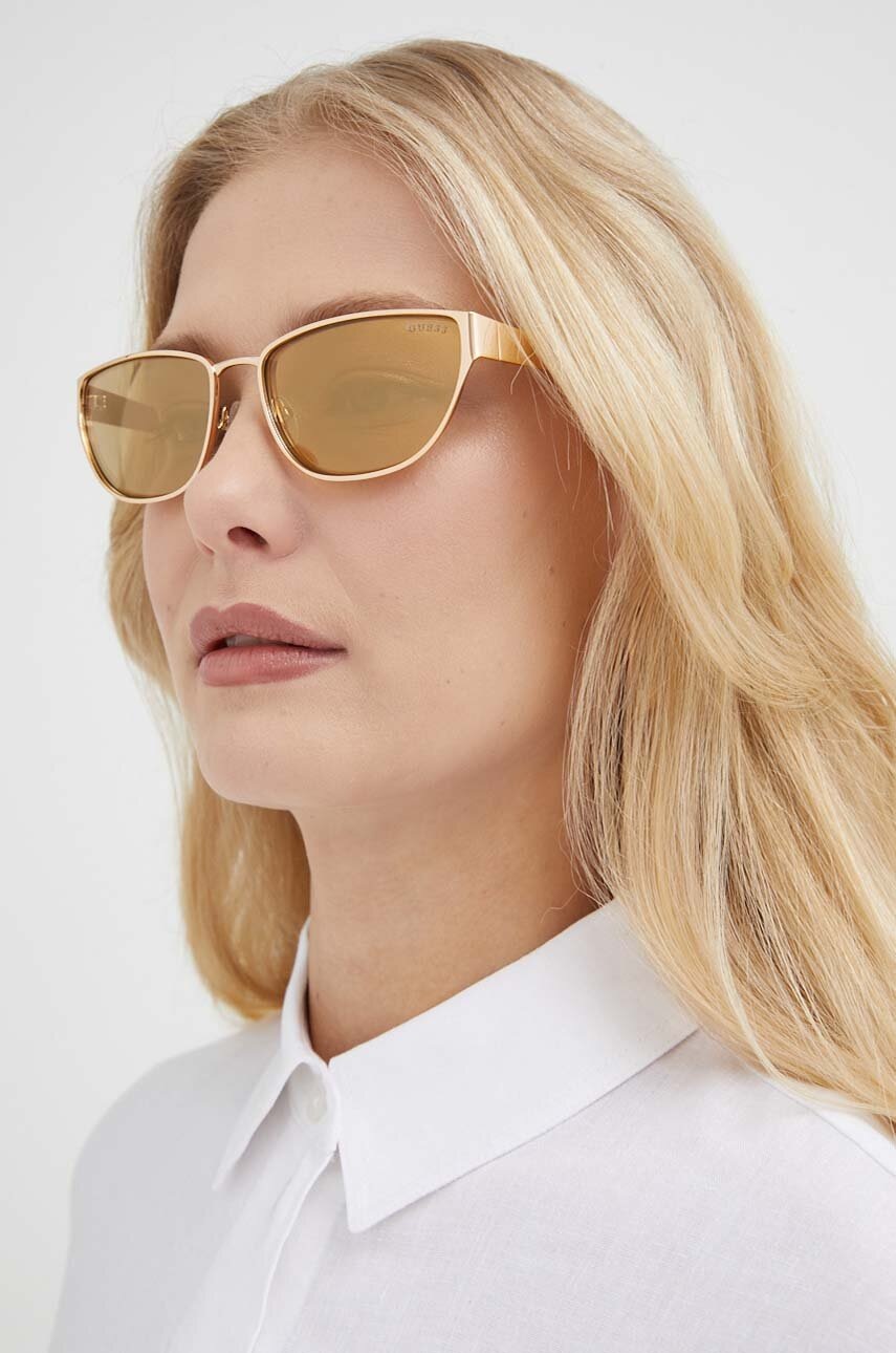 

Слънчеви очила Guess в бежово GU7903_5732G, Бежов