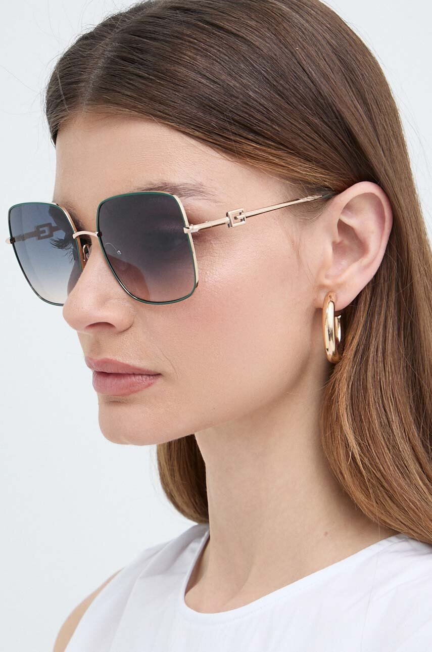 

Слънчеви очила Guess в златисто GU7906_H_5898W, Злато