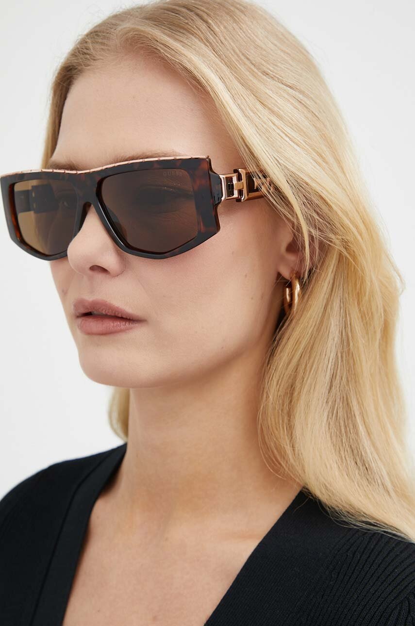 

Слънчеви очила Guess в кафяво GU7914_5852E, Кафяв