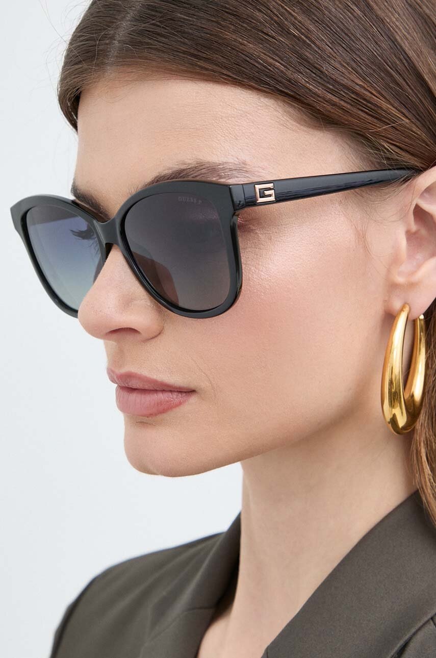

Слънчеви очила Guess в черно GU7920_5801D, Черен