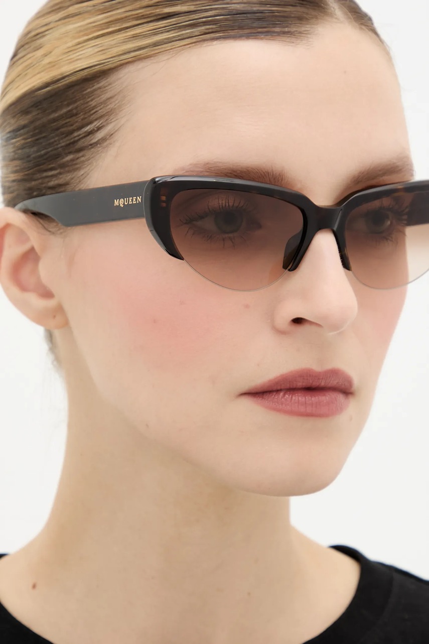 Γυαλιά ηλίου Alexander McQueen χρώμα: καφέ, AM0533S φωτογραφία