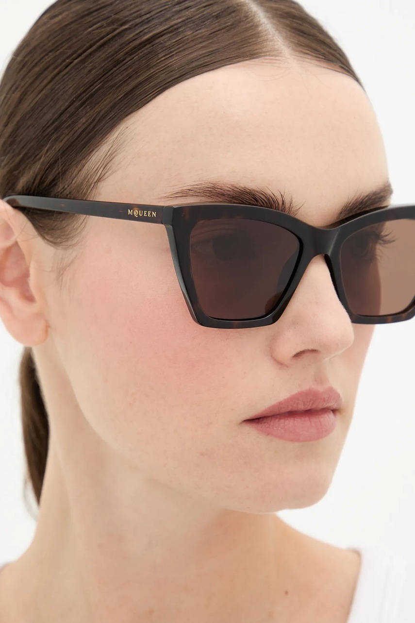 Γυαλιά ηλίου Alexander McQueen χρώμα: καφέ, AM0536S φωτογραφία