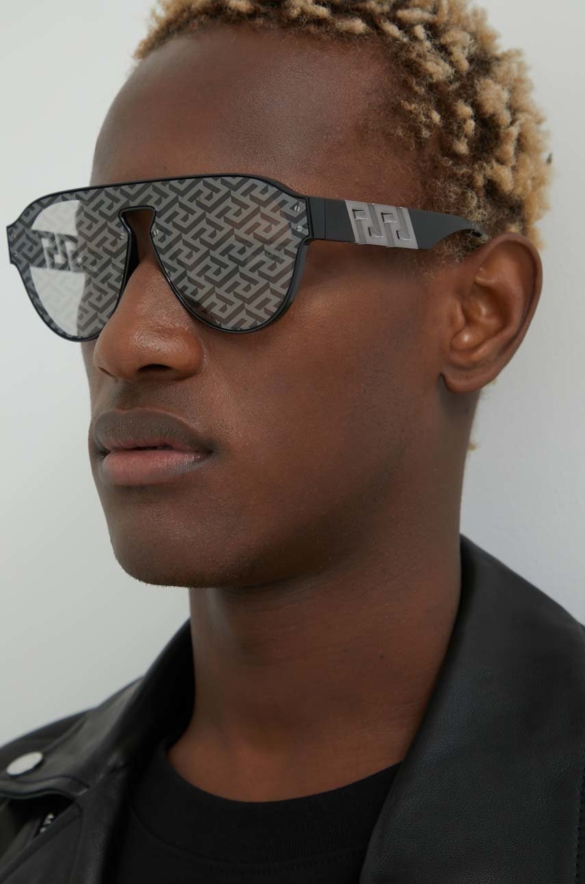 

Слънчеви очила Versace в черно, Черен
