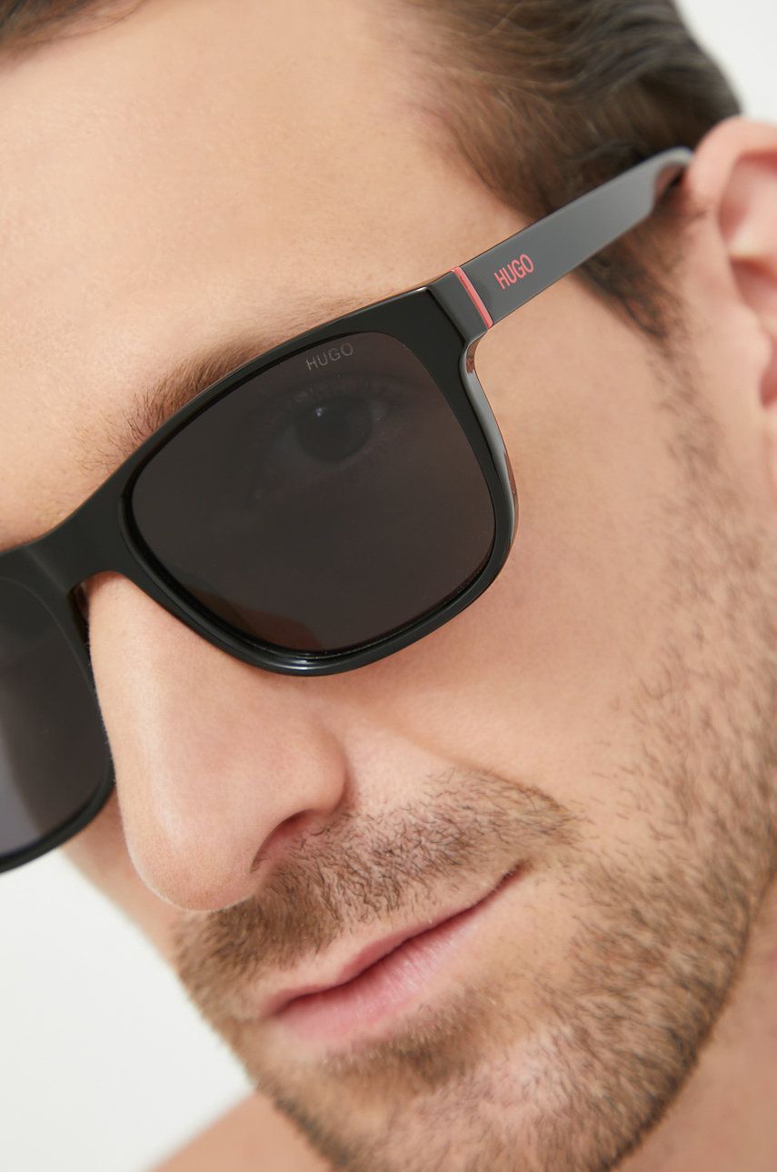 HUGO ochelari de soare barbati, culoarea negru Accesorii imagine promotii 2022