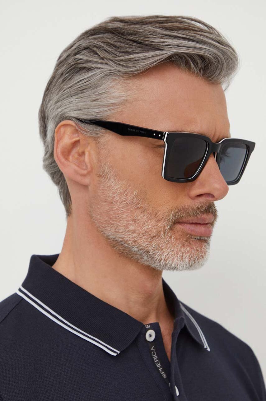 

Слънчеви очила Tommy Hilfiger в черно TH 2067/S, Черен