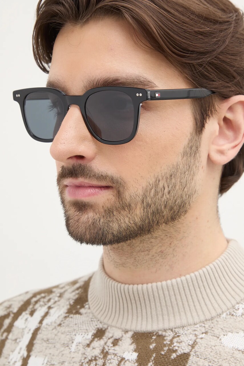 Levně Sluneční brýle Tommy Hilfiger pánské, černá barva, TH 2126/S