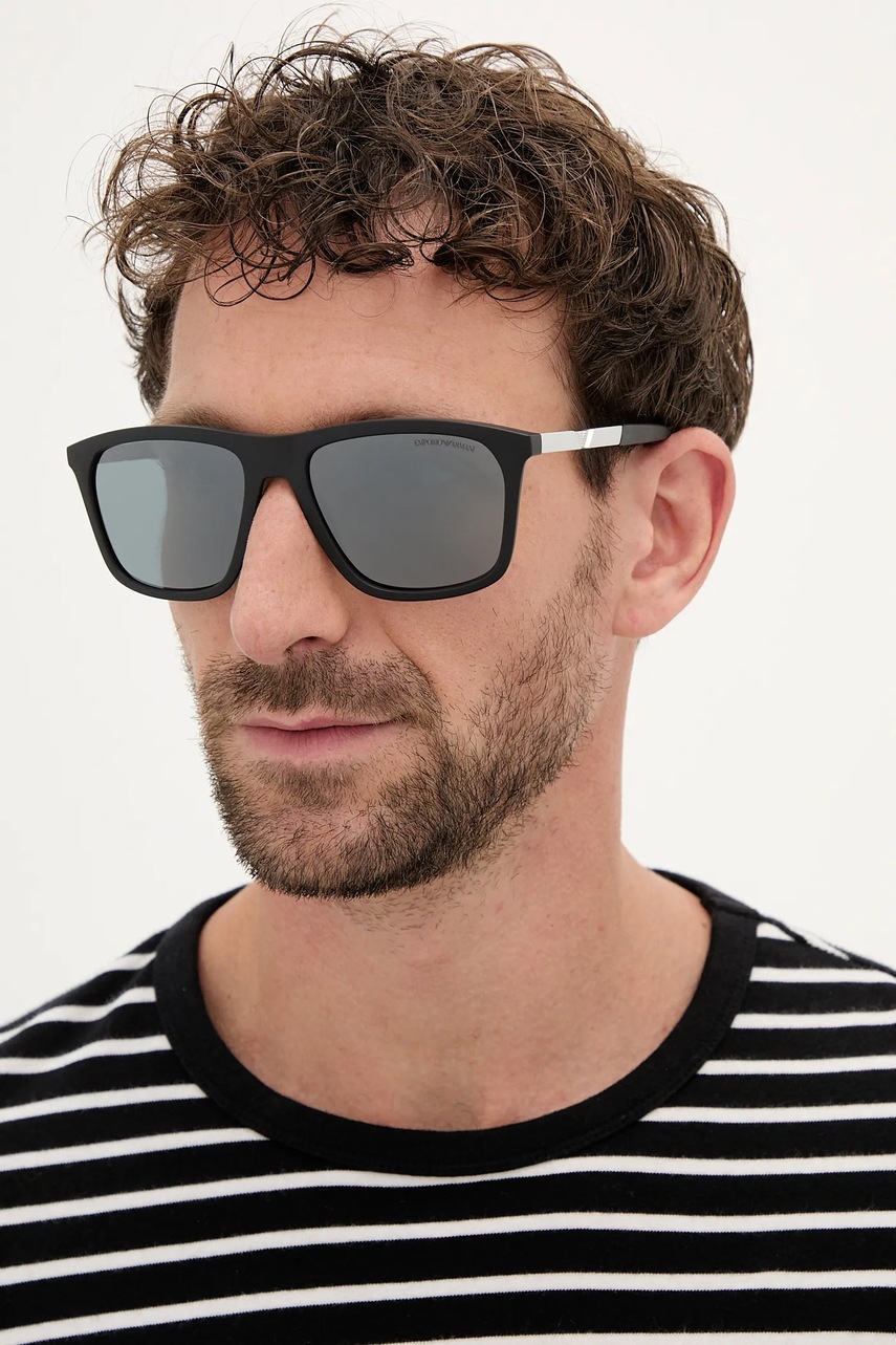 Levně Sluneční brýle Emporio Armani pánské, černá barva, 0EA4237