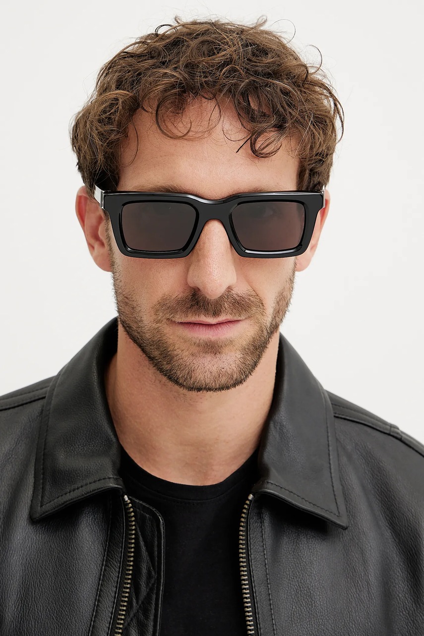 Солнцезащитные очки Alexander McQueen мужские цвет чёрный AM0506S