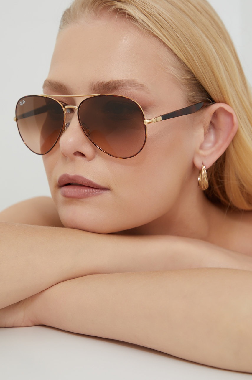 

Слънчеви очила Ray-Ban в кафяво, Кафяв