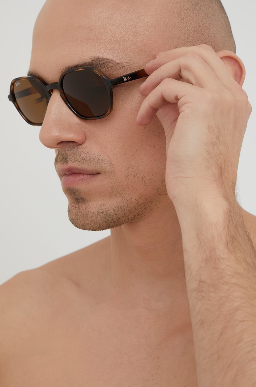 

Слънчеви очила Ray-Ban в кафяво, Кафяв