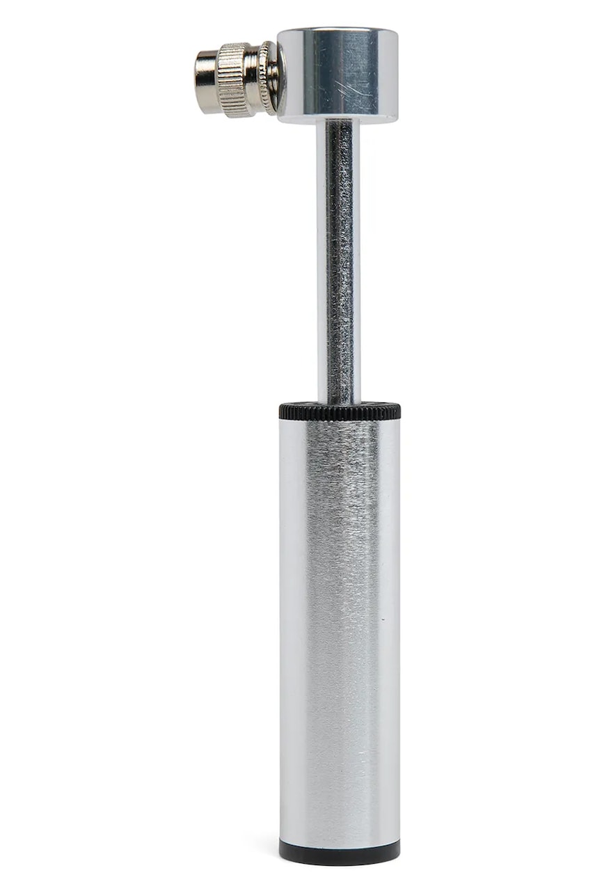 Levně Kompaktní pumpička na kolo Gentlemen's Hardware Mini Bike Pump šedá barva
