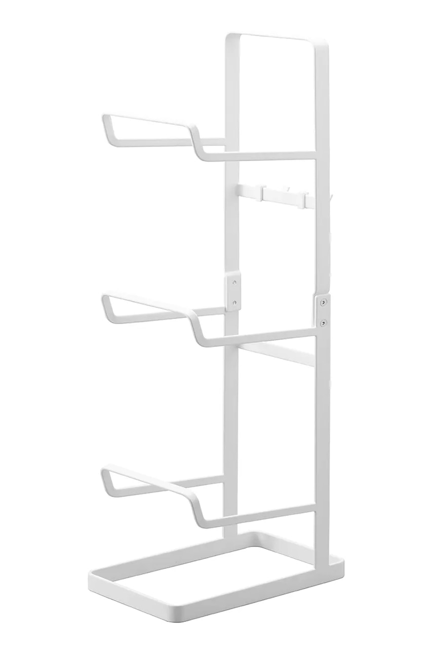 Levně Stojan na fitness vybavení Yamazaki Tower 15 x 24 x 65,5 cm bílá barva